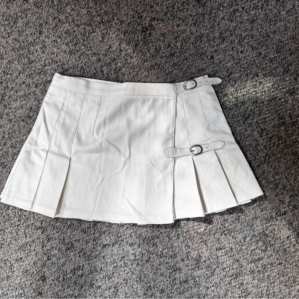 Brandy Melville White Pleated Mini Skirt